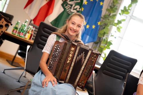 Landeshauptmann Mario Kunasek beim Empfang für die Harmonika-Talente in der Grazer Burg © Land Steiermark/ Streibl